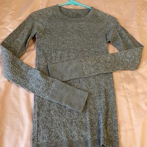 Detailed Lululemon long sleeve